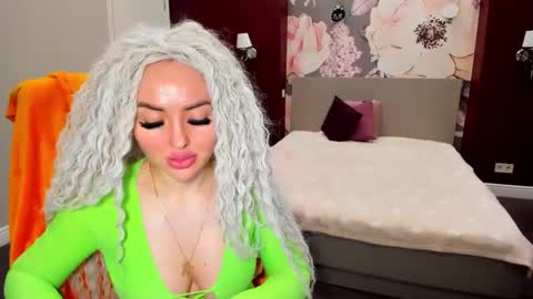 Snapshot of miss_kiten chatting on 11, 9, 2025 miss_kiten online show from 11, 9, 2025