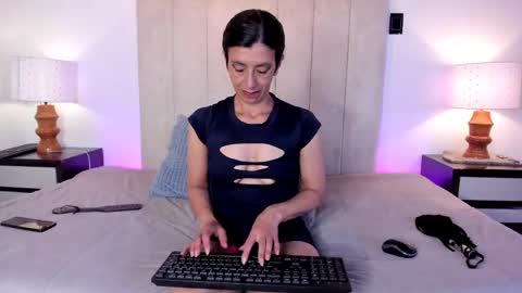 miss_milf_ online show from 15, 4, 2026