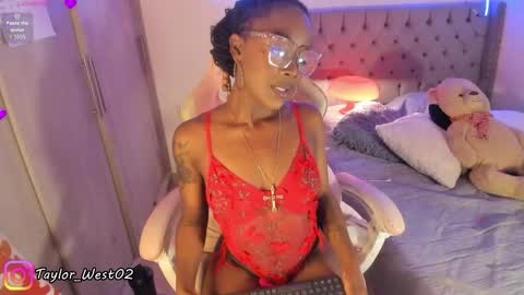 Snapshot of miss_west chatting on 27, 11, 2025 Tay Tay Independent Model online show from 27, 11, 2025