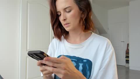 Alexandra Thorn online show from 17, 3, 2026