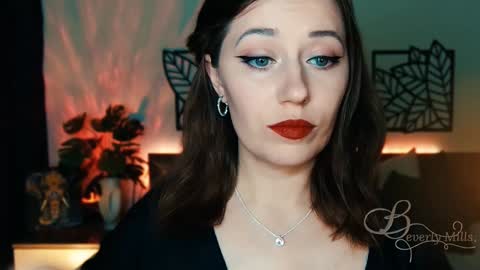 Snapshot of missbeverlymills chatting on 1, 2, 2025 The divine Beverly online show from 1, 2, 2025