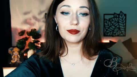 Snapshot of missbeverlymills chatting on 8, 2, 2025 The divine Beverly online show from 8, 2, 2025