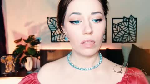 Snapshot of missbeverlymills chatting on 5, 3, 2025 The divine Beverly online show from 5, 3, 2025