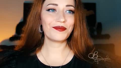 Snapshot of missbeverlymills chatting on 11, 10, 2025 The divine Beverly online show from 11, 10, 2025