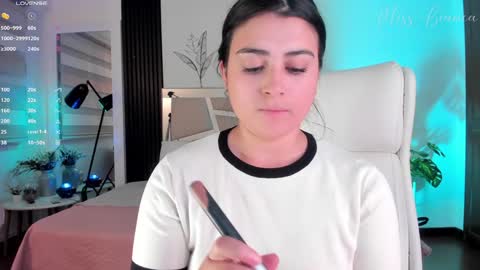 Bianca Torres online show from 4, 12, 2024