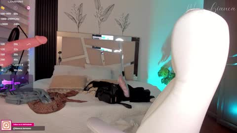 Bianca Torres online show from 10, 12, 2024