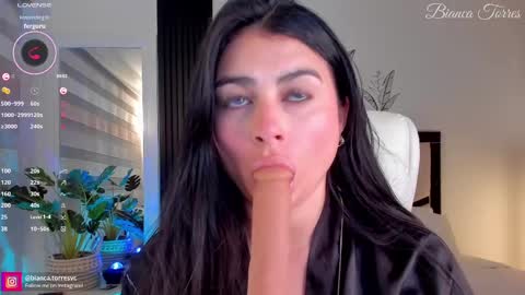 Bianca Torres online show from 25, 2, 2025