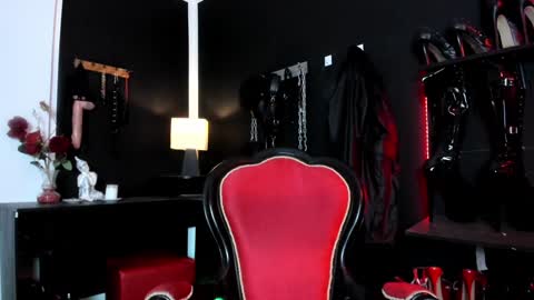 Missdarklady online show from 31, 1, 2025