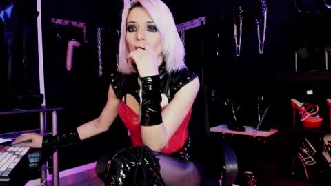 Snapshot of missdarklady chatting on 17, 10, 2025 Missdarklady online show from 17, 10, 2025