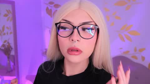 Snapshot of misselektra__ chatting on 8, 10, 2025 ELEKTRA online show from 8, 10, 2025