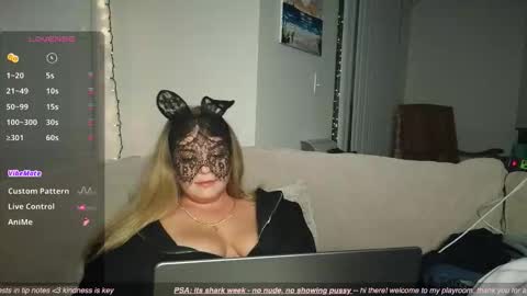 Snapshot of missemmbeex chatting on 22, 12, 2025 missemmbeex online show from 22, 12, 2025