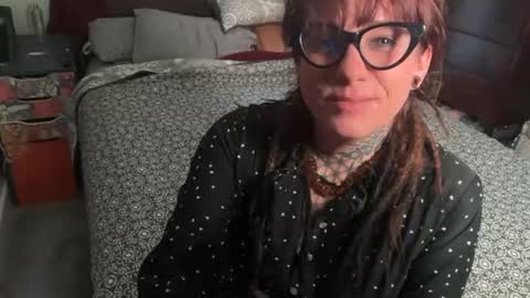 misshoneybadger333 online show from 12, 5, 2026