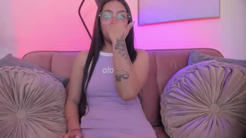 Isabel Mendez online show from 21, 10, 2025
