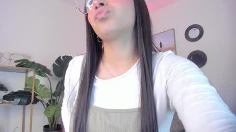 Isabel Mendez online show from 24, 10, 2025