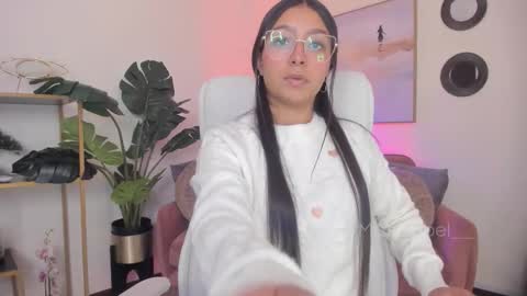 Isabel Mendez online show from 27, 10, 2025
