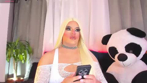 kassandra lazcano online show from 21, 7, 2026
