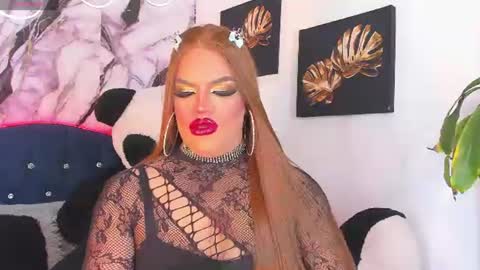 kassandra lazcano online show from 25, 7, 2026