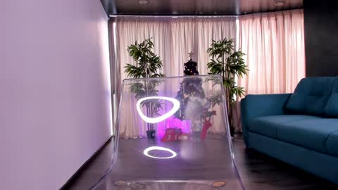 misskiarra online show from 4, 1, 2025