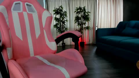 misskiarra online show from 11, 1, 2025