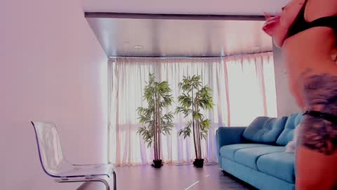 misskiarra online show from 18, 1, 2025