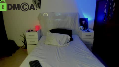 Lucye Robbie online show from 12, 2, 2025