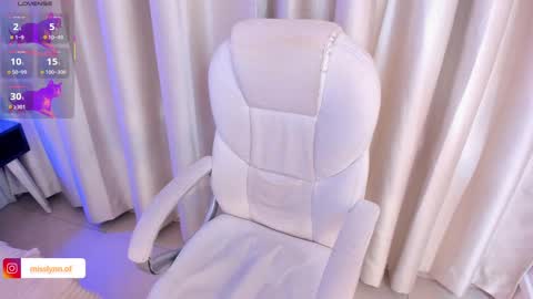 Snapshot of misslynn_ chatting on 19, 11, 2025 i am lyn online show from 19, 11, 2025