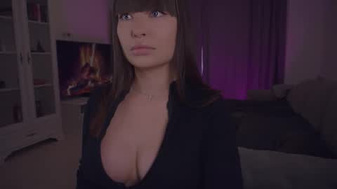 LUXXANDRA online show from 10, 2, 2026