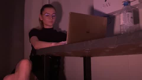 missmiroslava online show from 4, 3, 2026