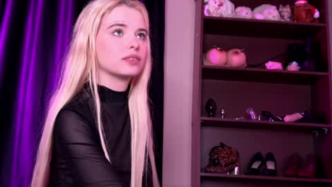 Misss Lola Angel online show from 6, 1, 2025