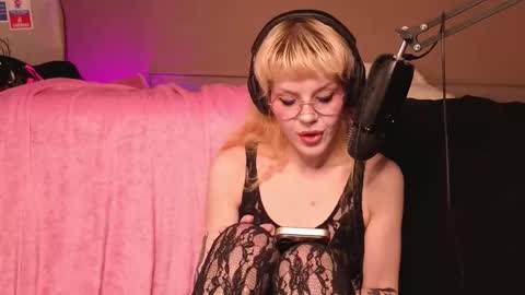 Snapshot of misstaco chatting on 17, 12, 2025 Tacodeluxe online show from 17, 12, 2025