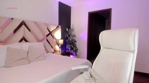 Fernanda Davila online show from 30, 10, 2025