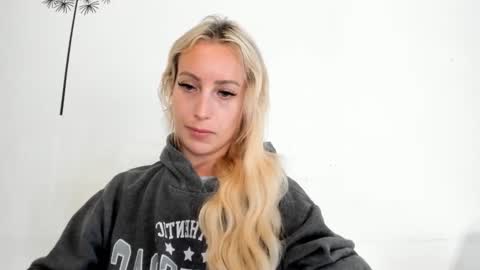 Snapshot of missy_matrix chatting on 18, 12, 2025 Missy matrix online show from 18, 12, 2025