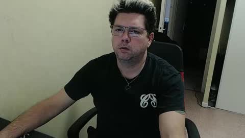 Snapshot of mistercoeur1 chatting on 2, 1, 2025 mistercoeur online show from 2, 1, 2025