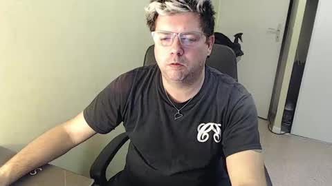 Snapshot of mistercoeur1 chatting on 2, 1, 2025 mistercoeur online show from 2, 1, 2025