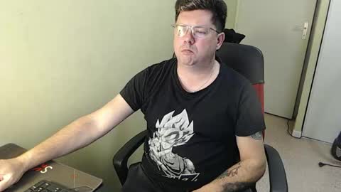 Snapshot of mistercoeur1 chatting on 28, 1, 2025 mistercoeur online show from 28, 1, 2025