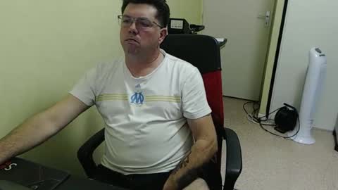 Snapshot of mistercoeur1 chatting on 14, 10, 2025 mistercoeur online show from 14, 10, 2025