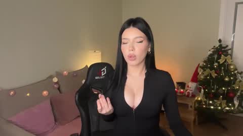 Mia online show from 19, 12, 2025