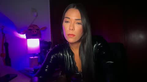 Snapshot of mistresslavinia_ chatting on 17, 12, 2025 only mistresslavinia oficial online show from 17, 12, 2025