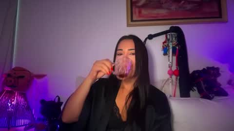 Snapshot of mistresslavinia_ chatting on 18, 12, 2025 only mistresslavinia oficial online show from 18, 12, 2025