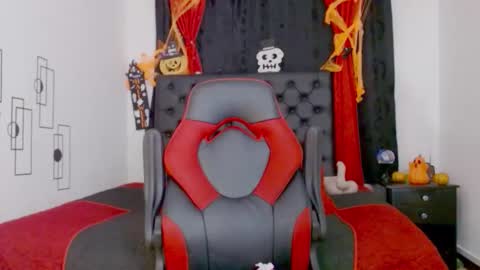 Mistresslombana online show from 7, 10, 2025