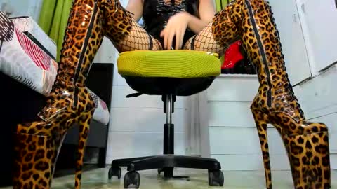 Tiffany online show from 24, 9, 2025