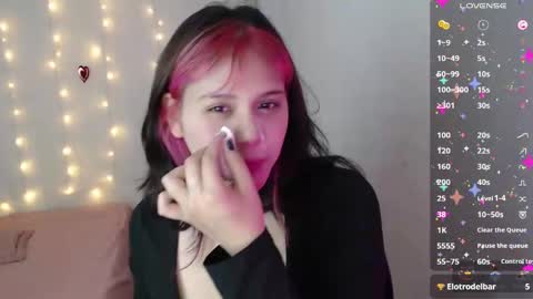 Snapshot of mixie_cute chatting on 5, 3, 2025 mixie_cute online show from 5, 3, 2025