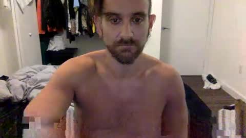 Snapshot of mkmarkets chatting on 28, 10, 2025 Hrny Lat .. online show from 28, 10, 2025