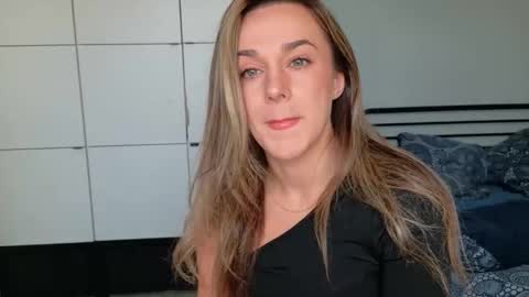 mmminnie online show from 5, 5, 2026