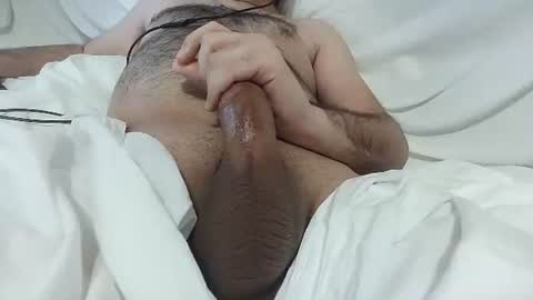 Snapshot of mo0085 chatting on 2, 12, 2025 Laith online show from 2, 12, 2025