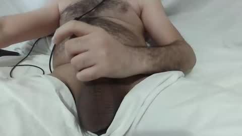 Snapshot of mo0085 chatting on 12, 1, 2026 Laith online show from 12, 1, 2026