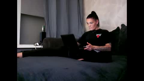 Snapshot of mokkeltje9 chatting on 24, 9, 2025 KinkyCoupleNL online show from 24, 9, 2025