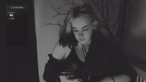 Molly Crow online show from 18, 1, 2025