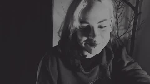 Molly Crow online show from 24, 1, 2025