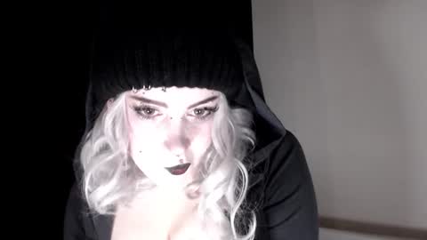 Molly Crow online show from 23, 12, 2025